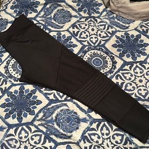 Zyia Light and Tight Leggings